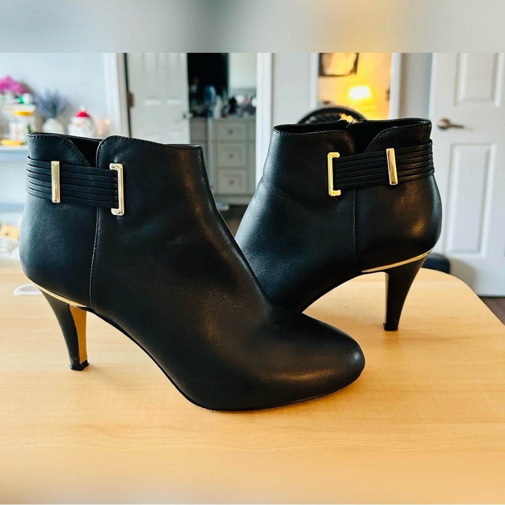 Vince Camuto Vinisha Black Leather Heeled Booties - Picture 2 of 7